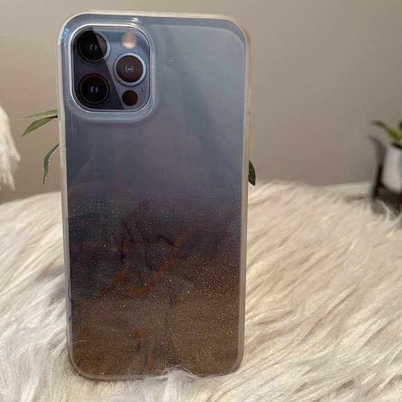 iPhone 12 Pro Max cases - Picture 3 of 5